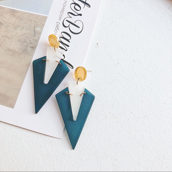 Chic Acrylic Blue Triangle Drop Earrings - Picture 2 of 5